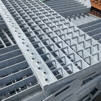 Outlet- P- Stufe 800 x 200 mm / TS 30 x 2 mm / MW 30 x 30...