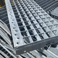 Outlet- P- Stufe 800 x 200 mm / TS 30 x 2 mm / MW 30 x 30...