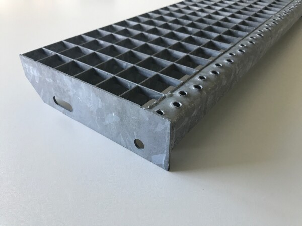 Outlet- P- Stufe / 900 x 230 mm / TS 30 x 2 mm /MW 30 x 30 mm / verzinkt
