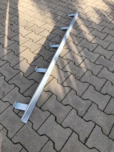 Outlet- Winkelstange mit je 5 Laschen / 1750 mm