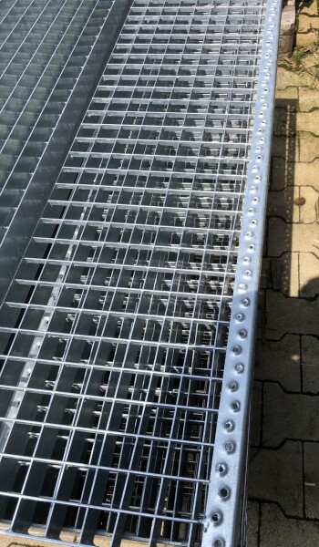 Normstufe 1200x305 mm / 30x30 mm / TS 40x2 mm / Stahl verzinkt