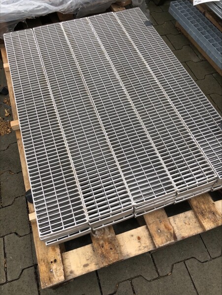 Outlet Rinnenrost / 140 x 1000 mm / TS 20x3 mm / MW 9x31 mm / V2A