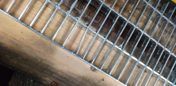 Outlet- P- Rost / 737 x 737 mm , 25x2 mm, 31x9 mm, verzinkt