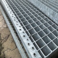 Outlet- P- Stufe / 1700 x 270 mm / TS 60 x 3 mm / MW 30 x...