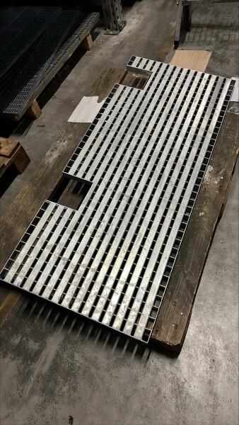 Outlet - Barfußrost / 500 x 1175 mm / 30 x 2 mm / verzinkt