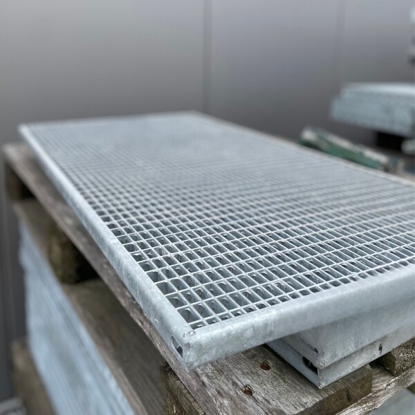 Outlet- P- Rost / 490 x 990 mm / TS 30 x 2 mm / MW 10 x 20 mm / verzinkt