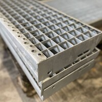 Outlet-P- Stufe 600 x 250 mm / TS 25 x 2 mm / MW 30 x 30...