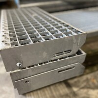 Outlet-P- Stufe 600 x 250 mm / TS 25 x 2 mm / MW 30 x 30...