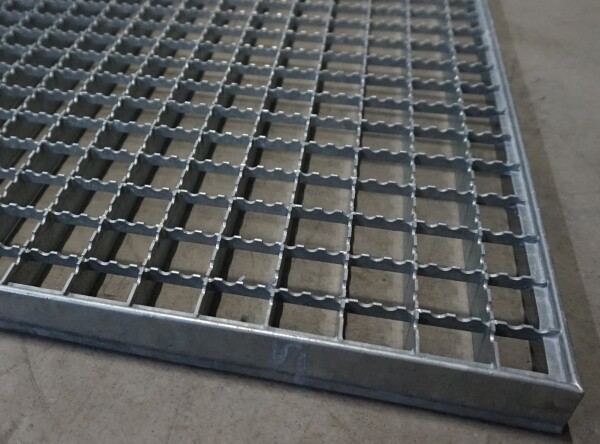 Outlet Gitterrost 800x270 | MW 30x30 | 30x3 mm | R12 | Stahl verzinkt