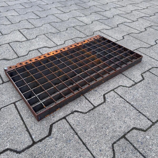 Outlet Gitterrost | 500x270 mm | MW: 30x30 mm | TS: 30x2 mm | Gitterroststufe | Stahl S235 roh